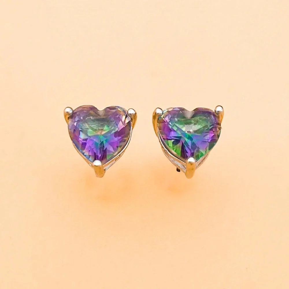 NWT 💜💚 8mm WHITE GOLD PLATED PURPLE/GREEN TONES CUBIC ZIRCONIA HEART EARRINGS - Picture 4 of 7
